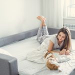 Rozťahovacie sedačky: kedy si ich zvoliť a kedy nie